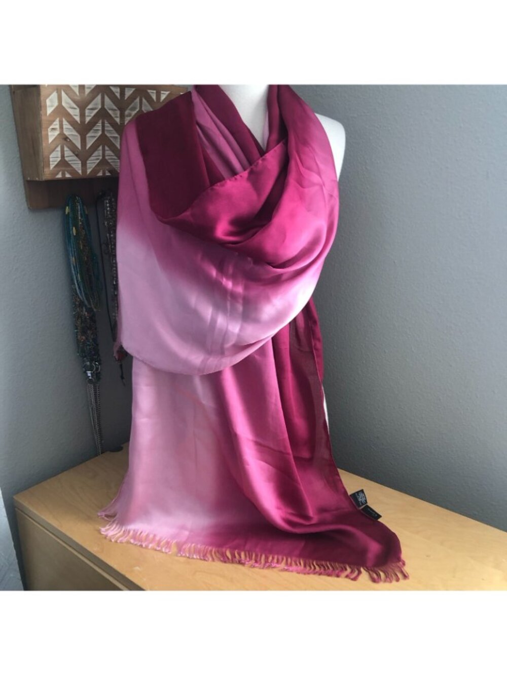Cejon Wrap Scarf Pink to Maroon Unisex Sarong Beachy Satin Raw Hem 72" x 20" - Picture 2 of 5